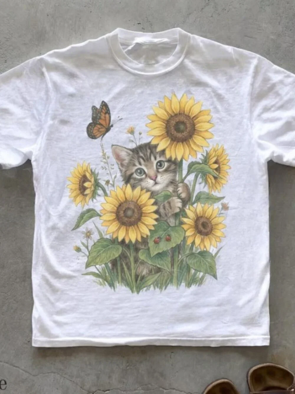 Sunflower Kitten 90s Graphic Tshirt, Retro Cottagecore Cat Unisex Shirt - Picture 1 of 4